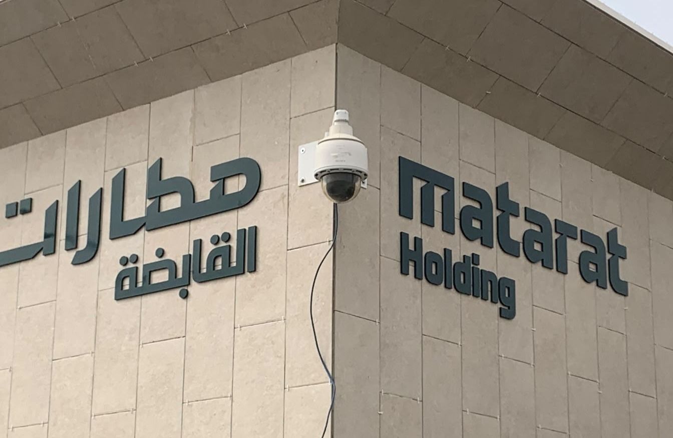 الواجهة · العربية والإنجليزية حول الزاوية · جدة